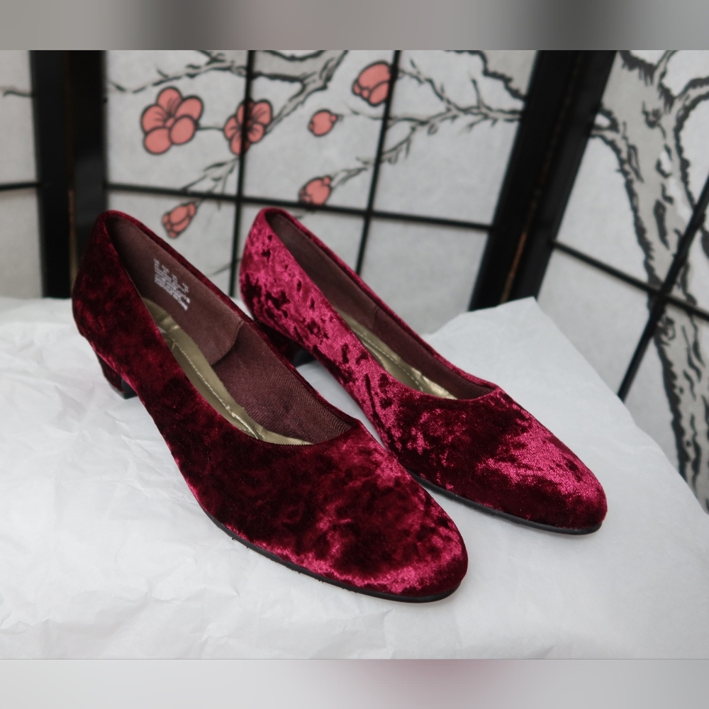 Hush Puppies Soft Style Burgundy Velvet Heels 8.5